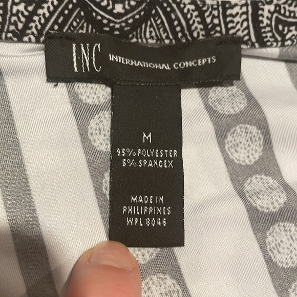 INC V-neck Sleeveless Blouse with Front Zip - Picture 2 of 3